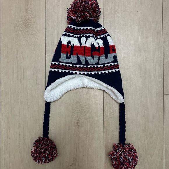 NWOT New England Navy Blue and Red Pom Pom Winter Beanie Hat - Picture 1 of 3